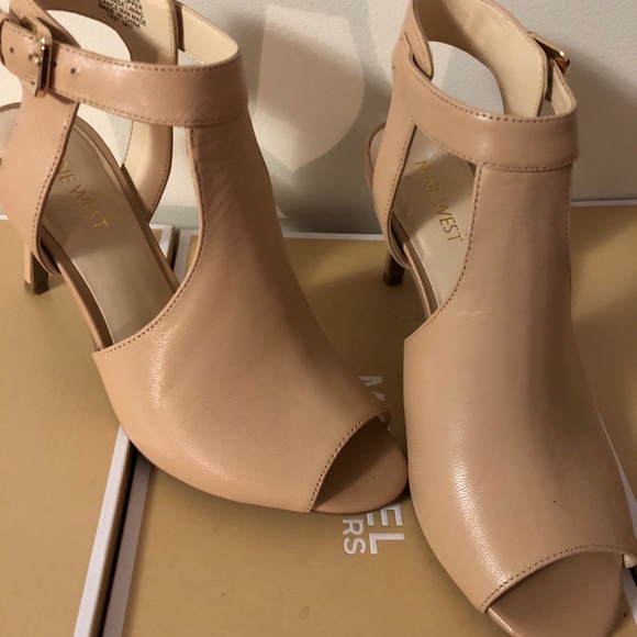 Nine West Shoes - Nine West Nude Heels